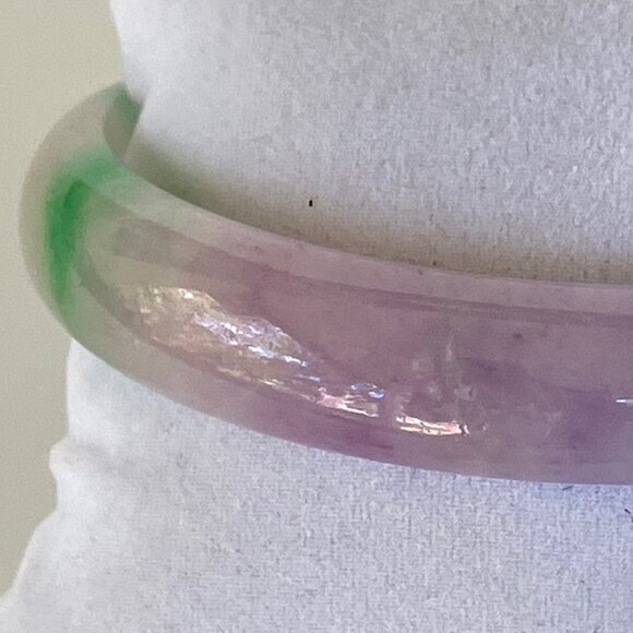 Small Pale Lavender Jade Domed Bangle Bracelet - Picture 9 of 12